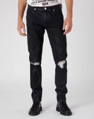 WRANGLER LARSTON MĘSKIE SPODNIE JEANSOWE JEANS BASS BLACK W18S3018O 112326029. Czarne spodnie materiałowe męskie Wrangler, bez wzorów, z jeansu. Za 229.99 zł.