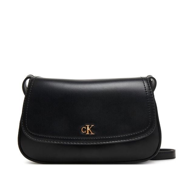 Torebka Calvin Klein. Czarne listonoszki damskie CALVIN KLEIN, bez wzorów, bez dodatków. Za 409.99 zł.