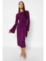 Trendyol Sukienka w kolorze fioletowym rozmiar: M. Różowe sukienki damskie Trendyol, m, bez wzorów, z tkaniny, bez kołnierzyka, bez ramiączek, midi. Za 74.28 zł.