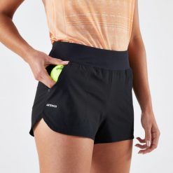 Spodenki do tenisa damskie Artengo Light. Czarne spodenki sportowe damskie ARTENGO, bez wzorów, z materiału, sportowe. Za 59.99 zł.