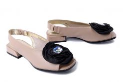 SCAVIOLA S-341 BEIGE, sandały damskie. Brązowe sandały damskie Sca'viola, z aplikacjami, ze skóry, bez obcasa, na obcasie. Za 459.90 zł.