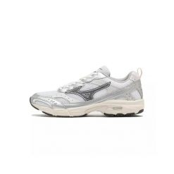 Buty Mizuno MXR Sport Białe/Srebrne. Białe obuwie do biegania damskie Mizuno. Za 486.70 zł.