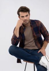 Koszula w kratę, Slim Fit, K-JOSE. Niebieskie koszule męskie Volcano, na jesień, l, bez wzorów, z bawełny, bez kołnierzyka, bez ramiączek. Za 139.99 zł.