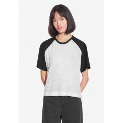 Koszulka sportowa damska Prosto College z krótkim rękawem. Czarne bluzki sportowe damskie Prosto., bez kołnierzyka, bez ramiączek. W wyprzedaży za 117.99 zł.