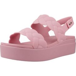 Sandały CROCS BROOKLYN WOVEN UPPER LW Rose. Czerwone sandały damskie Crocs, bez wzorów, z syntetyku, bez obcasa. Za 269.00 zł.