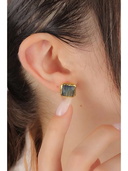 Pierres delicates Pozłacane kolczyki-wkrętki z labradorytami rozmiar: onesize. Żółte kolczyki damskie Pierres delicates, z labradorytem, pozłacane. Za 95.92 zł.