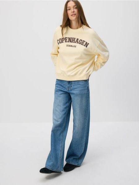 Bluza z haftowanym napisem - jasnożółty. Żółte bluzy bez kaptura damskie Reserved, l, z bawełny. W wyprzedaży za 69.99 zł.