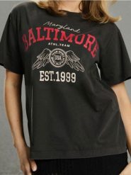 Koszulka z nadrukiem - fioletowy. Fioletowe t-shirty damskie Sinsay, l, bez wzorów, bez kołnierzyka. Za 29.99 zł.