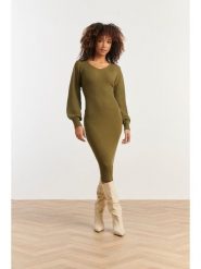 Smashed Lemon Sukienka dzianinowa w kolorze khaki rozmiar: M. Brązowe sukienki damskie Smashed Lemon, m, bez wzorów, z dzianiny, bez kołnierzyka, bez ramiączek, midi. Za 221.67 zł.