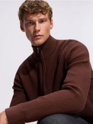 Rozpinany sweter ze stójką - ciemnobrązowy. Brązowe kardigany męskie Reserved, l, bez wzorów, z bawełny, bez kołnierzyka. Za 159.99 zł.