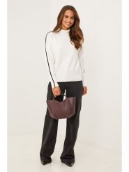 Soft Cashmere Golf w kolorze białym rozmiar: 38/40. Białe golfy damskie Soft Cashmere, bez wzorów, bez ramiączek. Za 164.45 zł.