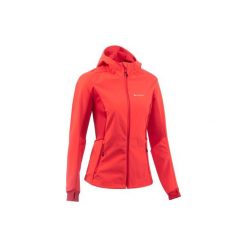 Softshell trekkingowy Trek 900 WindWarm damski. Czerwone kurtki softshell damskie QUECHUA, s, bez wzorów, z elastanu, bez kaptura. Za 199.99 zł.