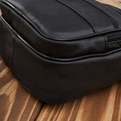 Saszetka męska skórzana na ramię czarna torba męska do pracy Abruzzo ABR-18. Czarne torby męskie na ramię bez wzorów, z materiału, do ręki. Za 139.00 zł.