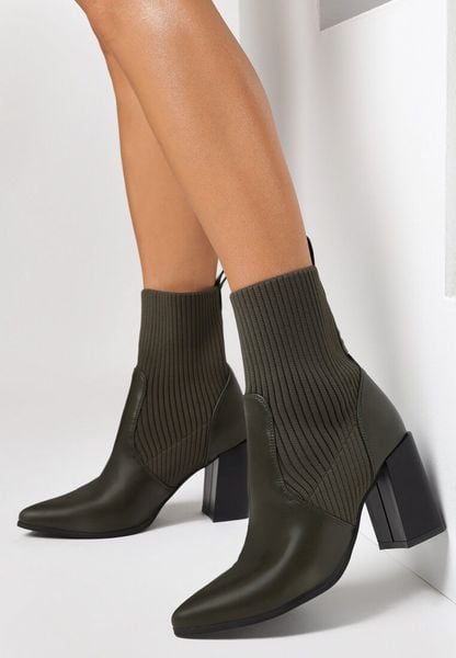 Zielone Botki Jilleane. Zielone botki damskie Born2be, prążkowane, eleganckie, ze szpiczastym noskiem, bez obcasa, na obcasie, bez zapięcia. Za 79.99 zł.