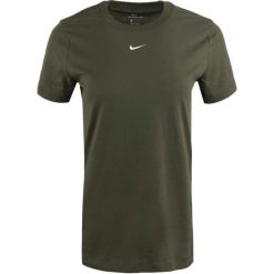 Koszulka damska Nike Essential, oliwkowa M. Zielone bluzki damskie Nike, m, bez wzorów, z bawełny, bez kołnierzyka, bez ramiączek. Za 198.99 zł.