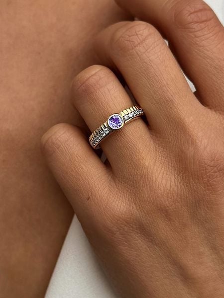 Les Petites Précieuses Pozłacany pierścionek z cyrkoniami i tanzanitem rozmiar: 58. Żółte pierścionki damskie Les Petites Précieuses, z cyrkonią, pozłacane. Za 260.99 zł.