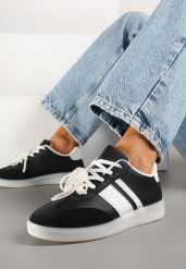 Czarne Sneakersy Typu Kultowe Tenisówki ze Zdobieniem z Perłami Nalavia. Czarne trampki i tenisówki damskie Renee, z aplikacjami, z jeansu. Za 74.99 zł.