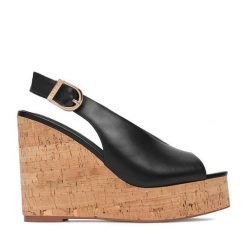 Sandały Badura. Czarne sandały damskie Badura, bez wzorów, bez obcasa, na koturnie. Za 229.99 zł.