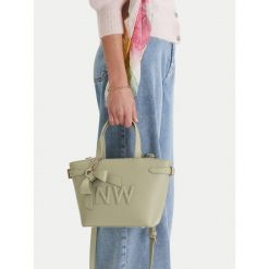 Torebka Nine West. Zielone torebki klasyczne damskie Nine West, bez wzorów, bez dodatków. Za 329.99 zł.