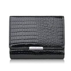 Portfel damski skórzany mały czarny lakierowany croco z ochroną RFID SP-23-CBL. Czarne portfele damskie bez wzorów, z lakierowanej skóry. Za 94.00 zł.