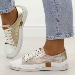 Złote skórzane półbuty damskie T.Sokolski 8260. Żółte półbuty damskie Sokolski, bez wzorów, z jeansu, eleganckie, z okrągłym noskiem, bez obcasa, na płaskiej podeszwie. Za 299.00 zł.