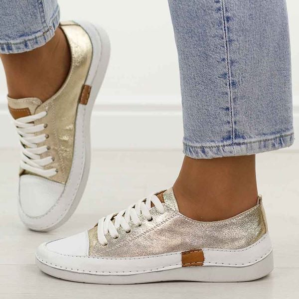 Złote skórzane półbuty damskie T.Sokolski 8260. Żółte półbuty damskie Sokolski, bez wzorów, z jeansu, eleganckie, z okrągłym noskiem, bez obcasa, na płaskiej podeszwie. Za 299.00 zł.