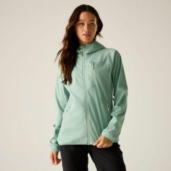 Kurtka wiatrówka softshell damska Dare 2B Lexan III. Zielone kurtki damskie Dare 2b, l, bez wzorów, z materiału, z kapturem. Za 303.99 zł.