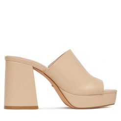 Klapki DeeZee. Brązowe klapki damskie DeeZee, bez wzorów, bez obcasa. Za 149.99 zł.