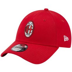 Czapka z daszkiem męska Core 9FORTY AC Milan Cap. Czerwone czapki męskie New Era, bez wzorów, z poliesteru, sportowe. Za 109.99 zł.