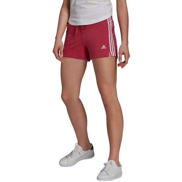 Spodenki damskie adidas Essentials Slim Short. Czerwone szorty damskie Adidas, bez wzorów, z bawełny, sportowe. Za 94.99 zł.