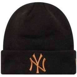 Czapka dla dorosłych League Essential New York Yankees Beanie Hat. Czarne czapki męskie New Era, bez wzorów, z materiału, sportowe. Za 95.70 zł.