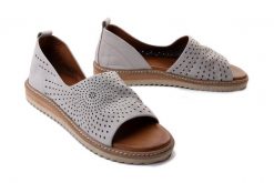 ARTIKER RELAKS 52C0812 szary, sandały damskie. Szare sandały damskie Artiker Relaks, w ażurowe wzory, ze skóry, bez obcasa. Za 181.93 zł.