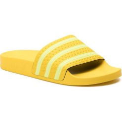 Klapki adidas - adilatte W EE7449 Yellow/Sefrye/Yellow. Żółte klapki damskie Adidas, bez wzorów, z materiału, bez obcasa. Za 149.00 zł.