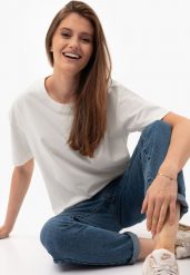 Gładki t-shirt, Comfort Fit, T-RODOS. Białe t-shirty damskie Volcano, m, z aplikacjami, z bawełny, bez kołnierzyka. Za 59.99 zł.