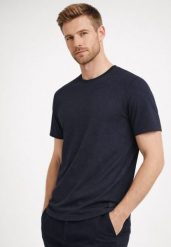 T-shirt w kolorze granatowym TM-SAMUEL. Niebieskie t-shirty męskie Volcano, m, bez wzorów, z bawełny, bez kołnierzyka. Za 84.99 zł.