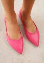 Fuksjowe Eleganckie Eleganckie Balerinki z Noskiem w Szpic Abssis. Czerwone baleriny damskie Born2be, bez wzorów, z jeansu, bez obcasa. Za 59.99 zł.