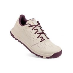 Buty STAMP TRAIL LACE - białe/fioletowe/fioletowa podeszwa. Białe buty trekkingowe męskie CRANKBROTHERS, bez zapięcia, rowerowe. W wyprzedaży za 567.30 zł.