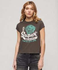 Superdry Damska koszulka z krótkimi rękawami i ozdobnym nadrukiem. Czarne t-shirty damskie Superdry., bez wzorów, z bawełny, bez ramiączek. Za 154.05 zł.
