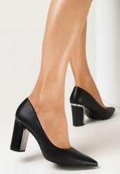 Czarne Czółenka na Słupku z Metaliczną Wstawką i Wkładką ze Skóry Naturalnej Itunza. Czarne czółenka damskie Born2be, bez wzorów, ze skóry, bez obcasa, na słupku. Za 129.99 zł.