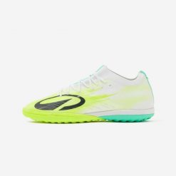 Buty piłkarskie CLR TF Low. Białe szorty męskie KIPSTA, bez wzorów, z kauczuku, sportowe. Za 269.99 zł.