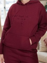 Bluza z kapturem i haftem - fioletowy. Fioletowe bluzy z kapturem damskie Sinsay, l. Za 39.99 zł.
