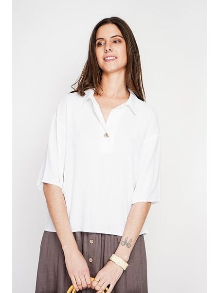 ASSUILI Lniana bluzka w kolorze białym rozmiar: 34. Białe bluzki damskie Assuili, bez wzorów, ze lnu, bez kołnierzyka, bez ramiączek. Za 121.99 zł.