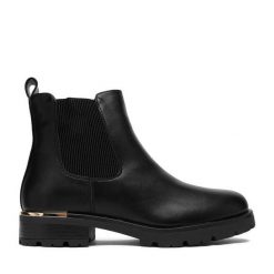 Botki JENNY. Czarne botki damskie Jenny, bez obcasa, na płaskiej podeszwie, bez zapięcia. Za 139.99 zł.