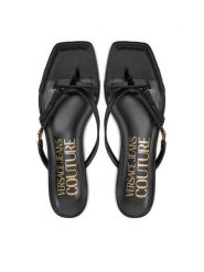 Versace Jeans Couture Japonki 76VA3S68 ZS185 899 Czarny. Czarne klapki damskie Versace Jeans Couture, bez wzorów, z jeansu, bez obcasa. Za 299.99 zł.