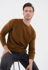 Bawełniany sweter S-BRADY. Brązowe swetry męskie Volcano, m, z aplikacjami, z bawełny, bez kołnierzyka. Za 159.99 zł.