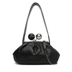 Torebka Weekend Max Mara. Czarne torebki klasyczne damskie Weekend Max Mara, bez wzorów, wizytowe, bez kołnierzyka, bez ramiączek. Za 2,539.00 zł.