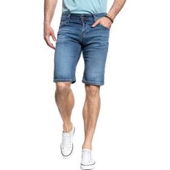 MĘSKIE SPODENKI MUSTANG Chicago Short DENIM BLUE 1007754 5000 883. Niebieskie szorty męskie Mustang, na lato, z aplikacjami, z bawełny, sportowe. Za 159.99 zł.
