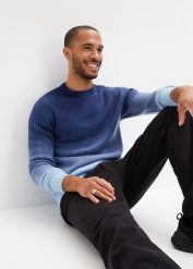 Sweter w cieniowanym kolorze. Niebieskie swetry męskie bonprix, l, bez wzorów, bez kołnierzyka. Za 134.99 zł.