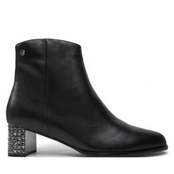 Botki GOE. Czarne botki damskie GOE, bez obcasa, na słupku, bez zapięcia. Za 509.99 zł.