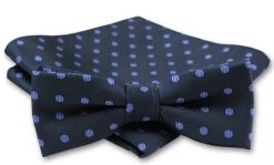 Elegancka Mucha Męska - Alties - Granat w Fioletowe Grochy. Niebieskie krawaty i muchy męskie Alties, bez wzorów, eleganckie. Za 54.00 zł.